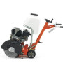 HUSQVARNA FS 305 - Scie à sol Thermique - Carter 350mm - Moteur Honda GX160 5,5CH - vue de coté