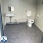 Bloc Sanitaire PMR neuf avec WC PMR, Lavabo PMR, WC standard et Lave-mains - intérieur1