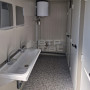 Bloc sanitaire préfabriqué de chantier 4M - 2 WC, 1 douche, 1 lavabo, 1 urinoir (neuf) - intérieur